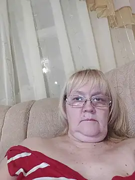 Snapshot of Violet5364 chatting on December 2, 8:26 pm Violet5364 online show from December 2, 8:26 pm