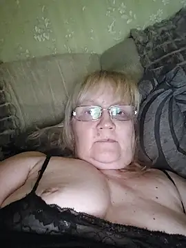 Snapshot of Violet5364 chatting on June 12, 8:52 pm Violet5364 online show from June 12, 8:52 pm