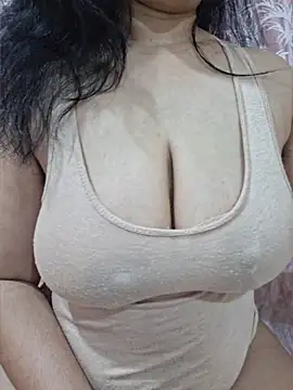 Snapshot of Jassi_Does chatting on May 3, 10:38 pm Jassi Does online show from May 3, 10:38 pm