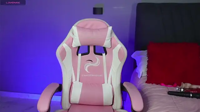 alejandra jonees online show from December 4, 10:29 pm