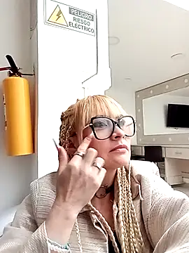 CandieGilson   online show from December 2, 12:43 pm