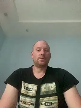 Krzysiekg123 online show from December 21, 1:40 pm