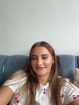 Snapshot of Vaniluu_9 chatting on May 21, 6:37 pm Vaniluu 9 online show from May 21, 6:37 pm