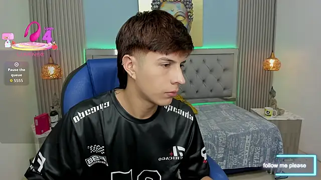 Estiv18  online show from December 1, 1:54 am