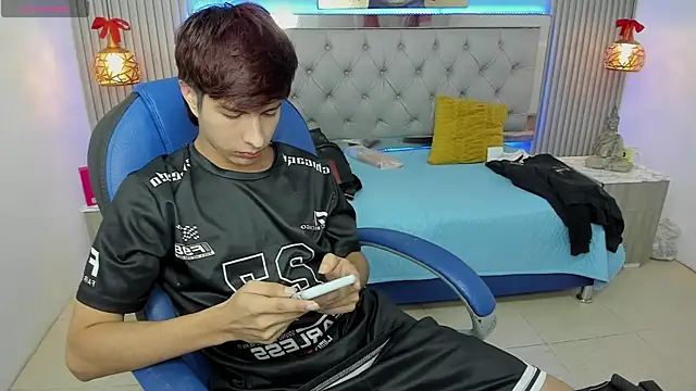 Estiv18  online show from January 12, 2:50 am