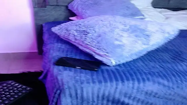 Snapshot of EmilyPacho_ chatting on March 19, 11:17 am EmilyPacho online show from March 19, 11:17 am