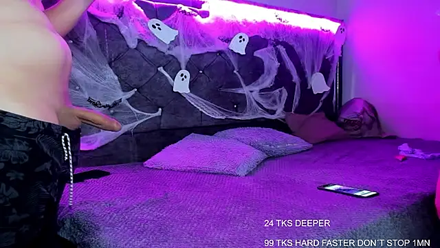 Snapshot of EmilyPacho_ chatting on October 16, 7:09 am EmilyPacho online show from October 16, 7:09 am