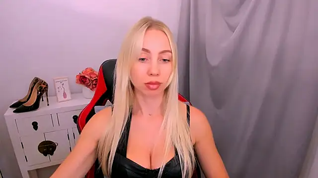Snapshot of MargaritaRose chatting on June 8, 3:56 pm MargaritaRose online show from June 8, 3:56 pm
