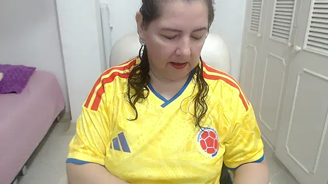 leonela 69 online show from July 3, 10:05 pm