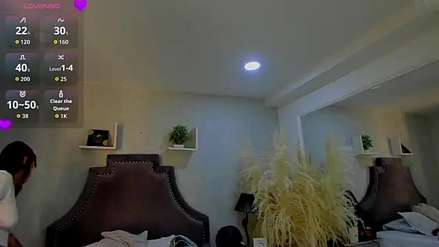 EmiliaRose  online show from December 21, 9:11 pm