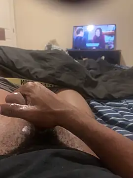 Snapshot of bigdbandit954 chatting on December 17, 1:33 am bigdbandit954 online show from December 17, 1:33 am