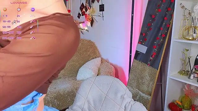 Caroline  Brown online show from March 18, 5:54 am