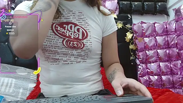 Snapshot of poisondost_hot chatting on November 18, 2:32 pm poisondost hot online show from November 18, 2:32 pm