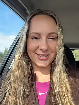 Snapshot of Mona_Plus chatting on May 17, 7:50 am Mona Plus online show from May 17, 7:50 am