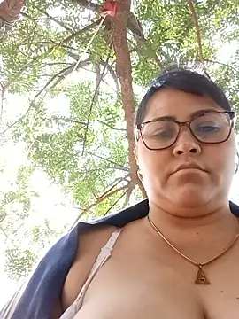Snapshot of promiscuous-indecent-momm chatting on February 14, 4:41 pm promiscuous-indecent-momm online show from February 14, 4:41 pm