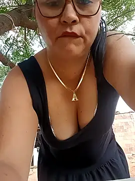 Snapshot of promiscuous-indecent-momm chatting on February 14, 7:44 pm promiscuous-indecent-momm online show from February 14, 7:44 pm