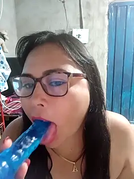 Snapshot of promiscuous-indecent-momm chatting on February 15, 4:56 pm promiscuous-indecent-momm online show from February 15, 4:56 pm
