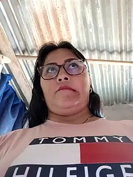 Snapshot of promiscuous-indecent-momm chatting on February 17, 7:21 pm promiscuous-indecent-momm online show from February 17, 7:21 pm