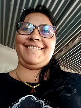 Snapshot of promiscuous-indecent-momm chatting on February 18, 2:06 pm promiscuous-indecent-momm online show from February 18, 2:06 pm