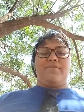 Snapshot of promiscuous-indecent-momm chatting on February 19, 4:44 pm promiscuous-indecent-momm online show from February 19, 4:44 pm