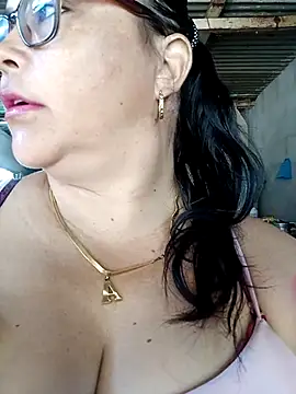 Snapshot of promiscuous-indecent-momm chatting on February 21, 1:44 pm promiscuous-indecent-momm online show from February 21, 1:44 pm
