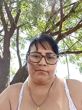 Snapshot of promiscuous-indecent-momm chatting on February 24, 5:09 pm promiscuous-indecent-momm online show from February 24, 5:09 pm