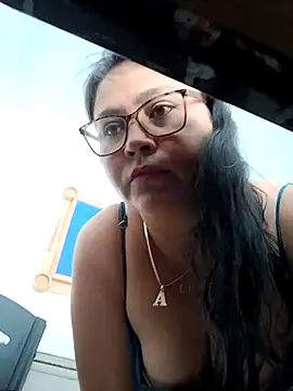 Snapshot of promiscuous-indecent-momm chatting on March 3, 4:03 pm promiscuous-indecent-momm online show from March 3, 4:03 pm