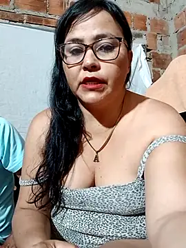 Snapshot of promiscuous-indecent-momm chatting on March 22, 3:30 am promiscuous-indecent-momm online show from March 22, 3:30 am