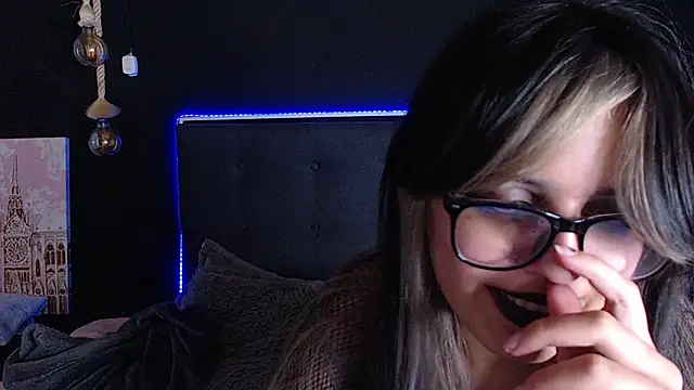 Snapshot of scarleth_shadow chatting on March 9, 7:56 am scarleth shadow online show from March 9, 7:56 am