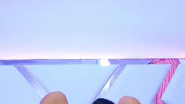 Snapshot of YesyHills chatting on March 7, 2:56 pm YesyHills online show from March 7, 2:56 pm