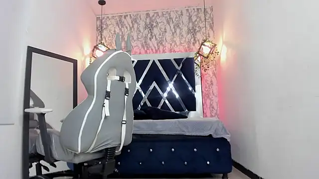 Snapshot of charlotte_bluee chatting on March 3, 7:39 pm charlotte bluee online show from March 3, 7:39 pm