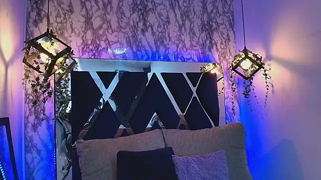 Snapshot of charlotte_bluee chatting on November 7, 6:19 pm charlotte bluee online show from November 7, 6:19 pm