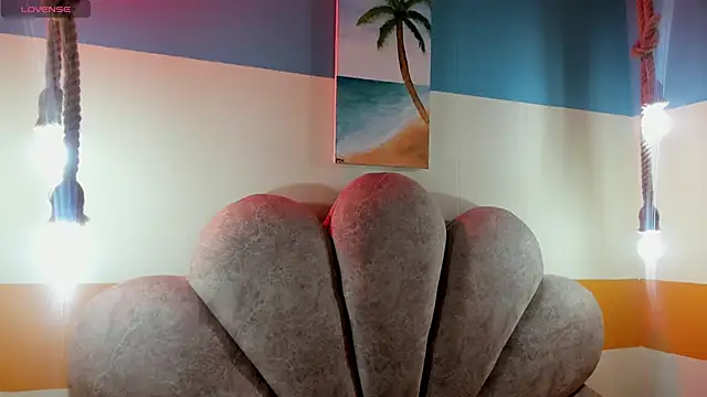 Snapshot of charlotte_bluee chatting on December 2, 7:20 pm charlotte bluee online show from December 2, 7:20 pm