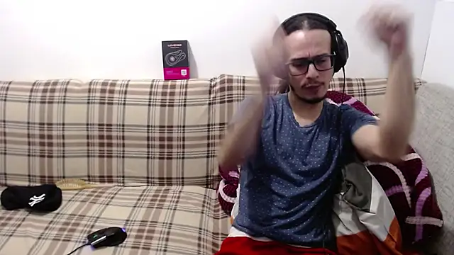 cholitohermoso online show from April 8, 2:50 pm