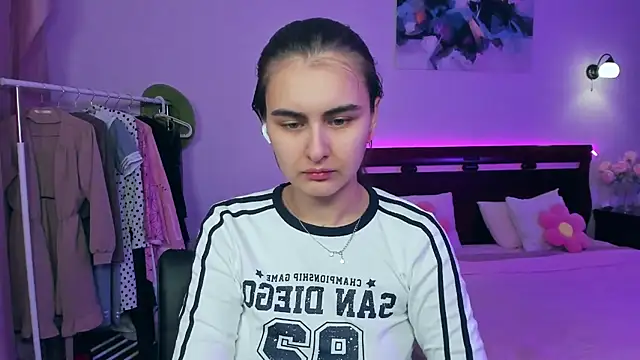 Snapshot of GabriellaMays chatting on March 3, 5:20 am GabriellaMays online show from March 3, 5:20 am