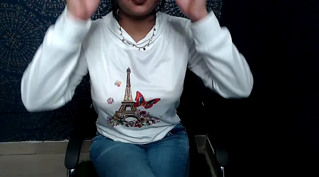 Snapshot of megancatluna chatting on March 22, 4:35 am megancatluna online show from March 22, 4:35 am