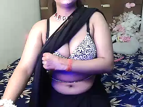 Snapshot of megancatluna chatting on October 3, 3:47 am megancatluna online show from October 3, 3:47 am