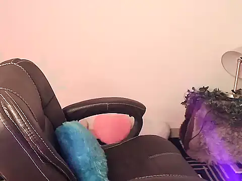 Snapshot of megancatluna chatting on November 21, 4:33 am megancatluna online show from November 21, 4:33 am