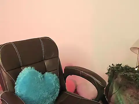 Snapshot of megancatluna chatting on November 22, 4:44 am megancatluna online show from November 22, 4:44 am