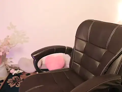 Snapshot of megancatluna chatting on November 23, 4:34 am megancatluna online show from November 23, 4:34 am