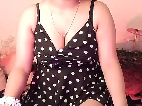 Snapshot of megancatluna chatting on December 5, 4:10 am megancatluna online show from December 5, 4:10 am