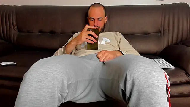 Snapshot of sexyhotmusclesforyou1 chatting on March 2, 12:22 pm sexyhotmusclesforyou1 online show from March 2, 12:22 pm