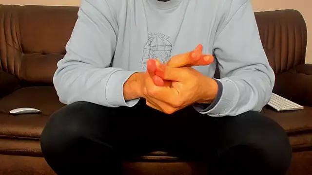 Snapshot of sexyhotmusclesforyou1 chatting on March 10, 12:26 pm sexyhotmusclesforyou1 online show from March 10, 12:26 pm