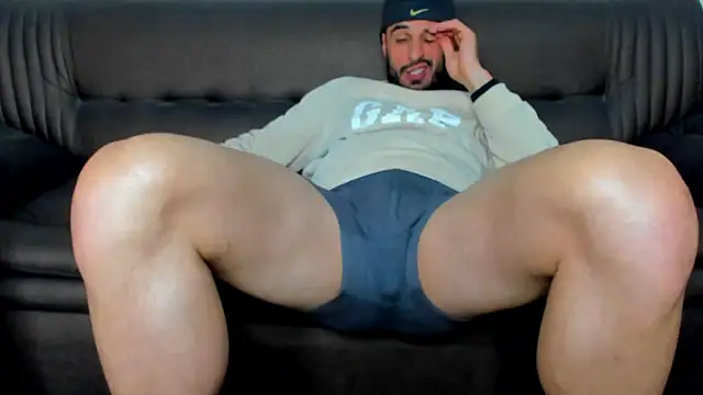 Snapshot of sexyhotmusclesforyou1 chatting on March 17, 4:08 am sexyhotmusclesforyou1 online show from March 17, 4:08 am