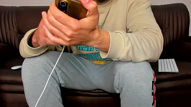 Snapshot of sexyhotmusclesforyou1 chatting on March 17, 10:28 pm sexyhotmusclesforyou1 online show from March 17, 10:28 pm