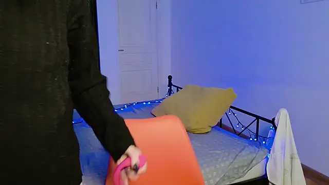 RaileReed online show from February 10, 1:48 pm