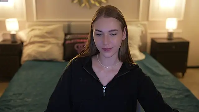 Snapshot of Layla_Sweet_ chatting on December 15, 5:17 pm Layla Sweet online show from December 15, 5:17 pm