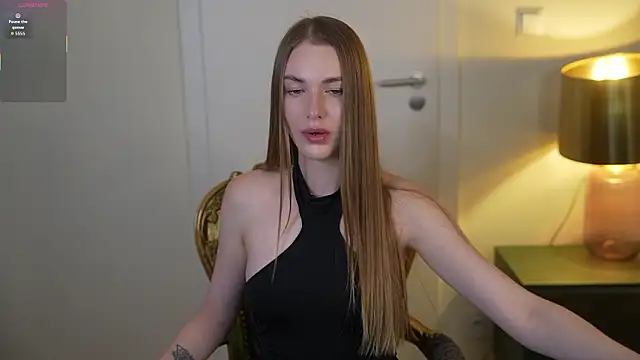 Snapshot of Layla_Sweet_ chatting on February 2, 8:51 pm Layla Sweet online show from February 2, 8:51 pm