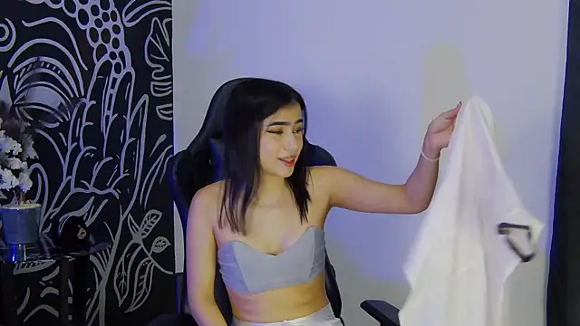 Snapshot of Arii_moon chatting on December 17, 7:42 pm Arii moon online show from December 17, 7:42 pm