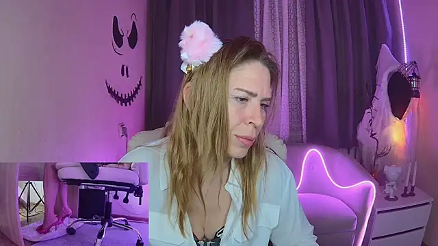 Snapshot of TessaDaybreak chatting on October 25, 6:54 am TessaDaybreak online show from October 25, 6:54 am